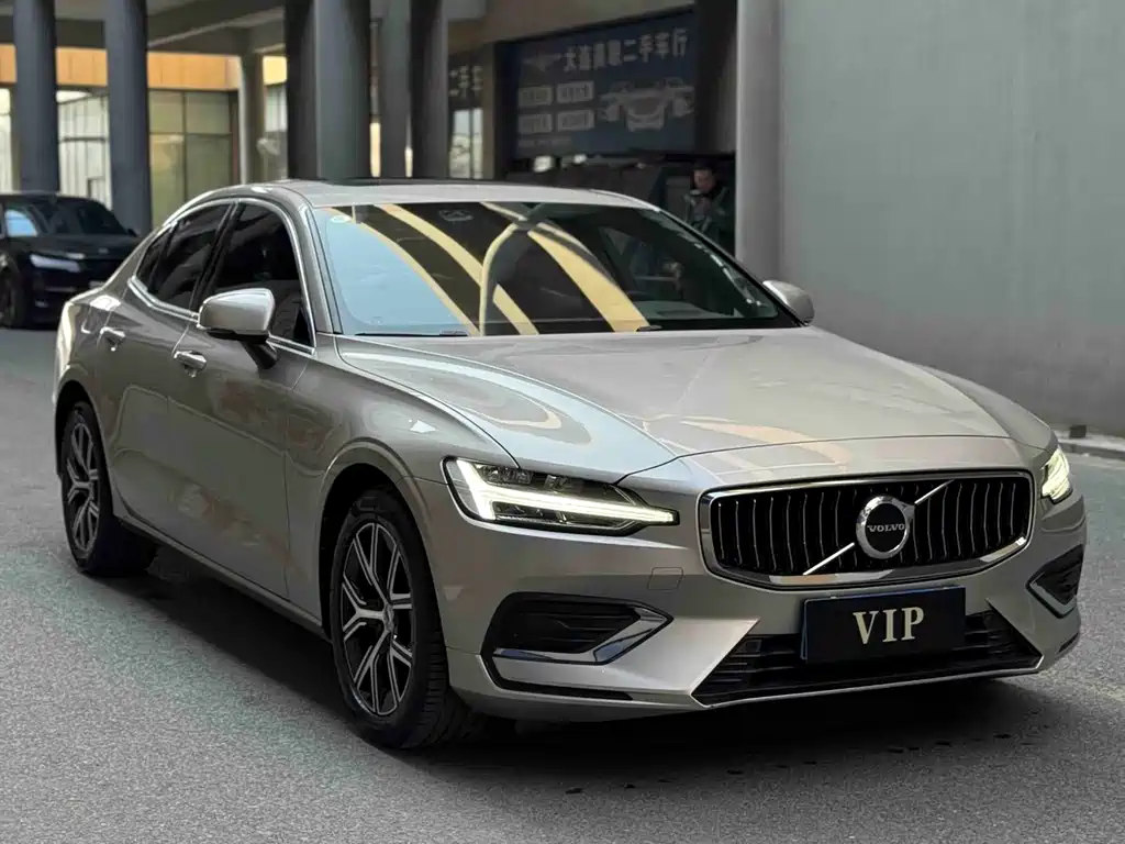 Volvo S60 2023