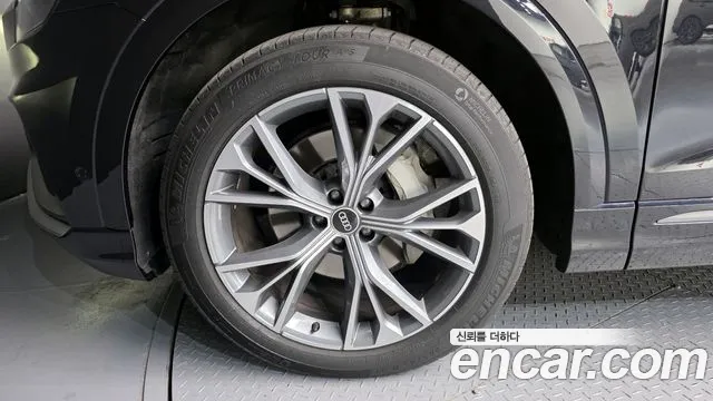 Audi Q8 2021