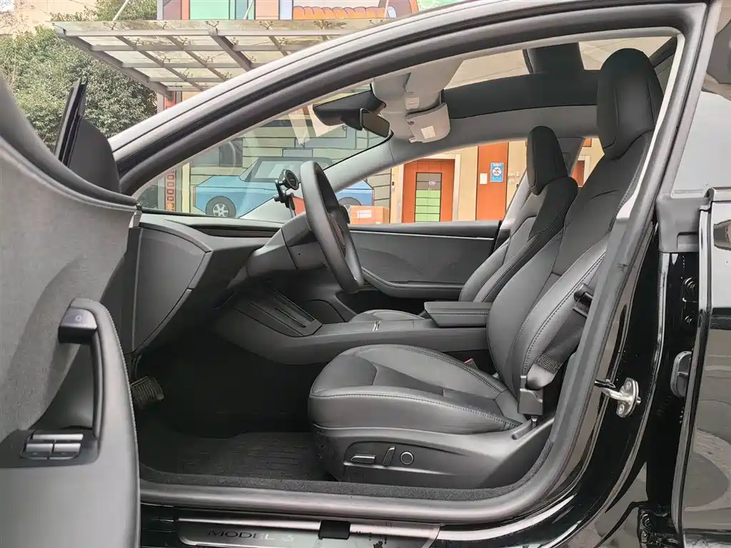 Tesla Model 3 2024