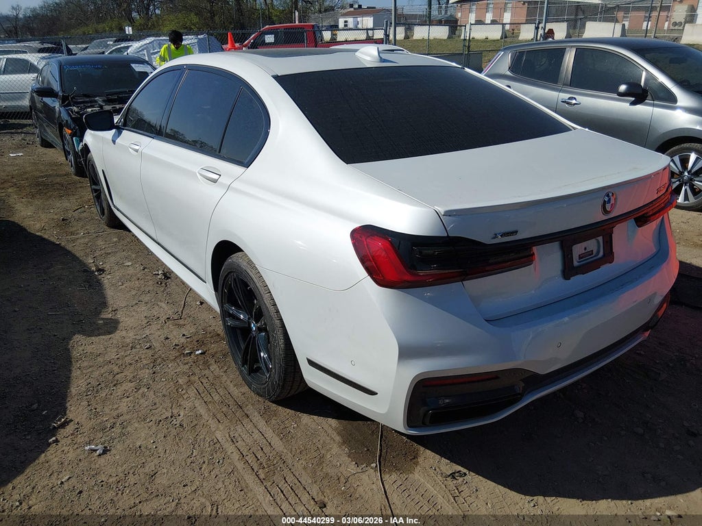 BMW 750 2021