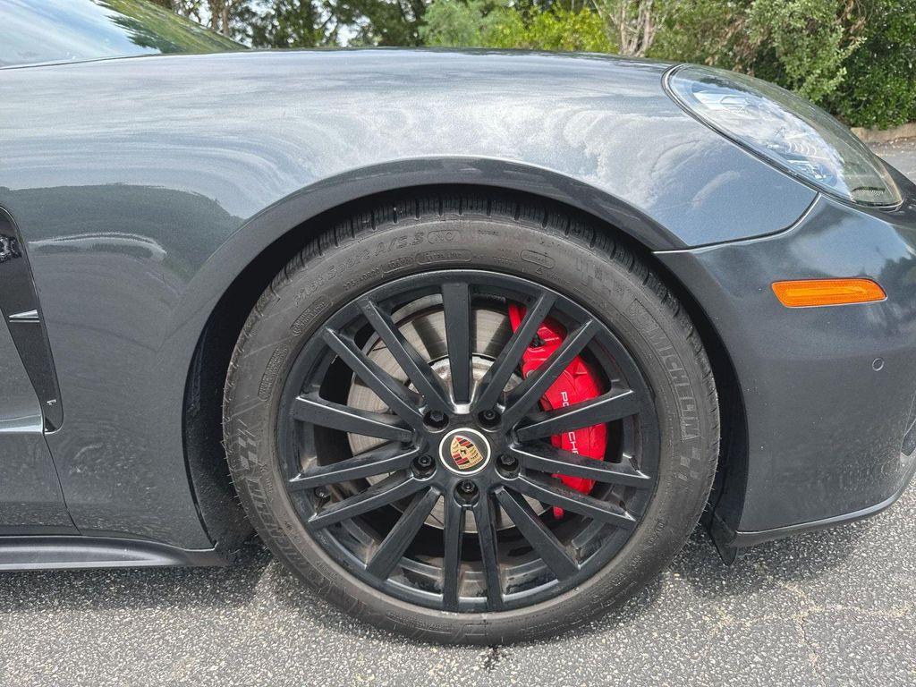 Porsche Panamera 2021