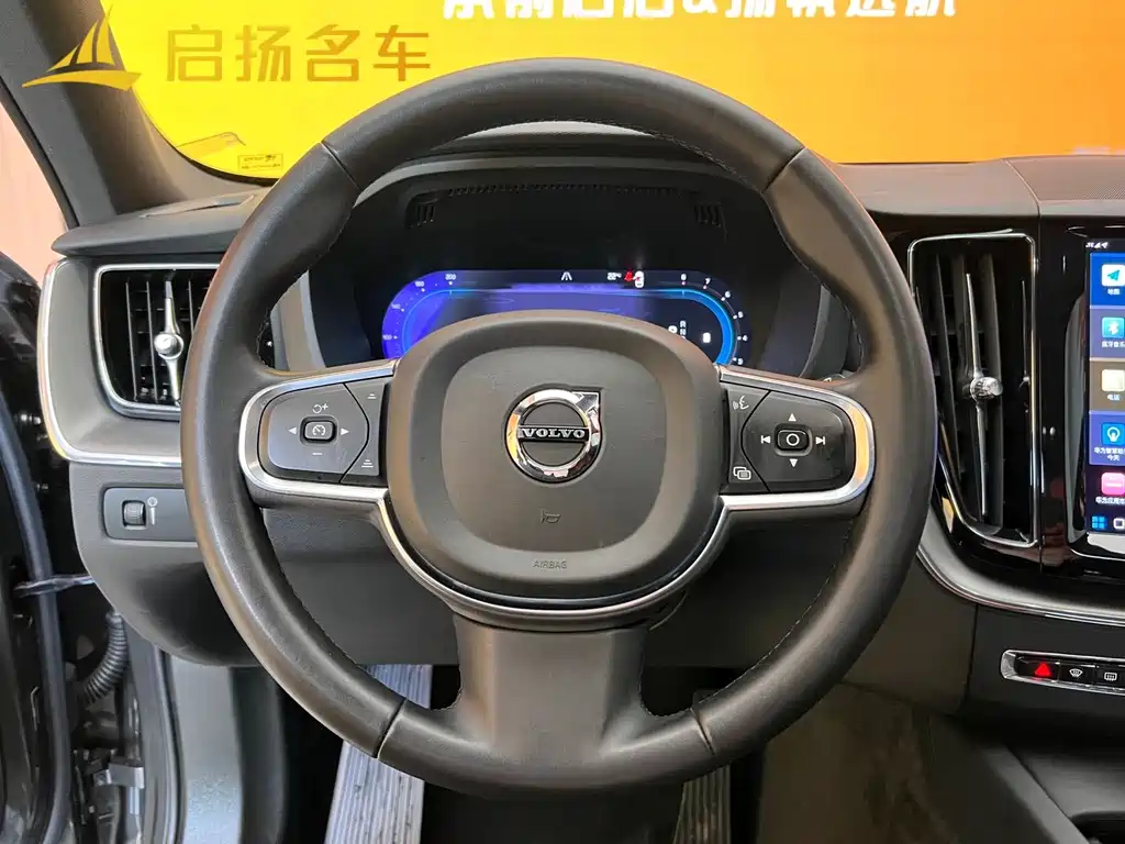 Volvo XC60 2022