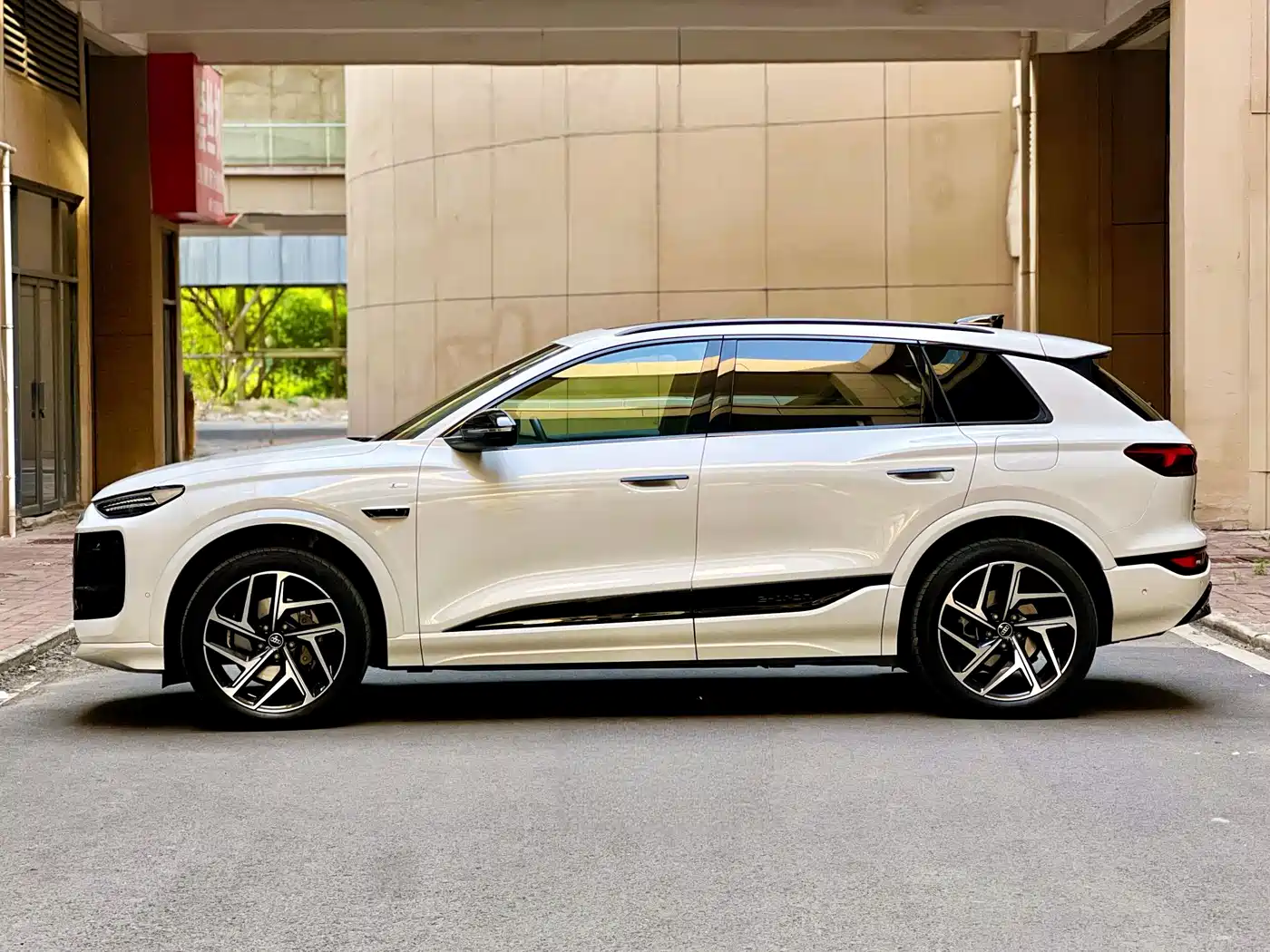 Audi e-tron 2025