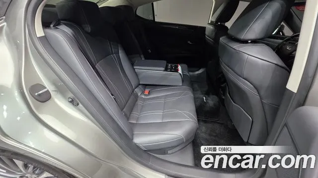 Lexus ES 2021