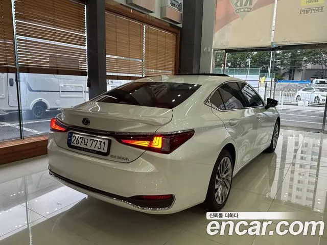 Lexus ES 2024