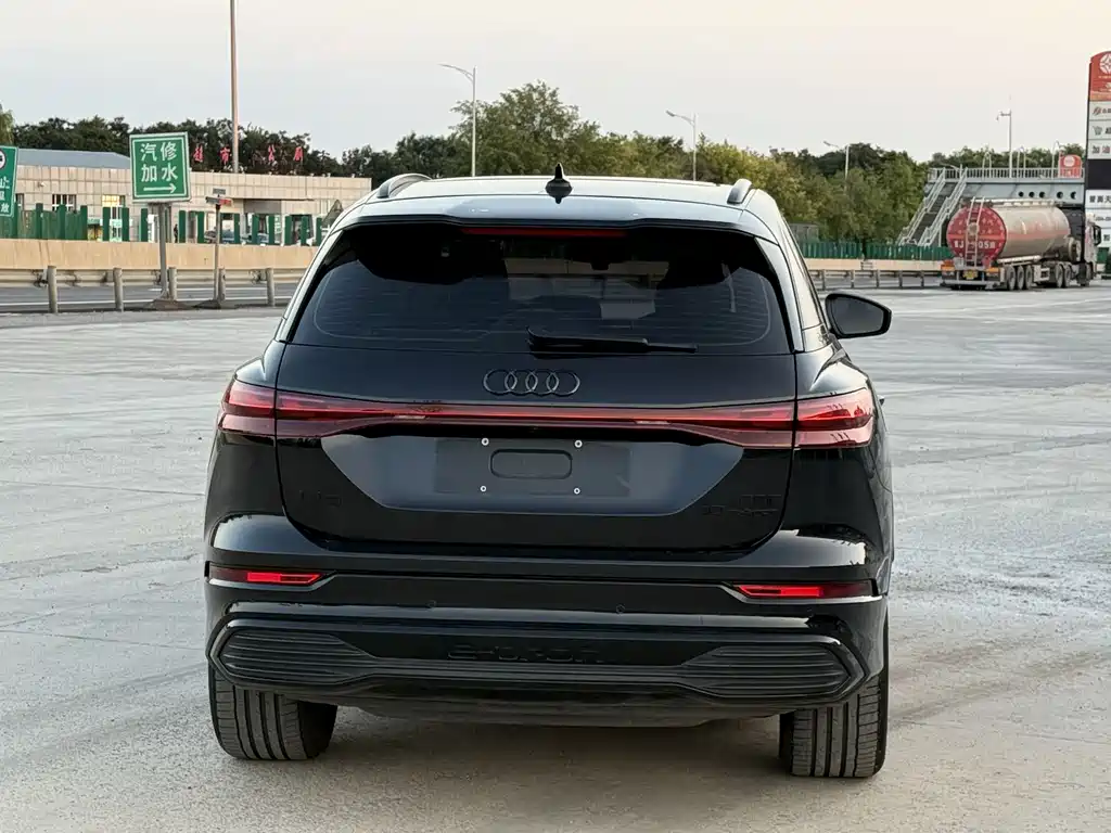 Audi Q5 e-tron 2023