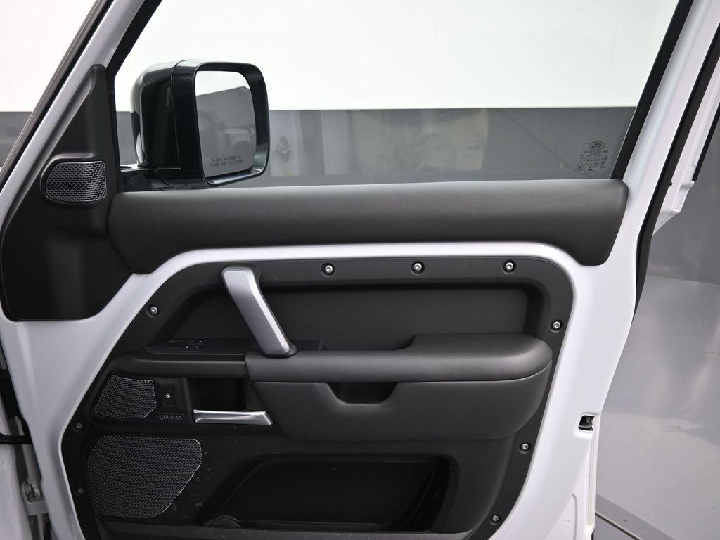 Land Rover Defender 2022
