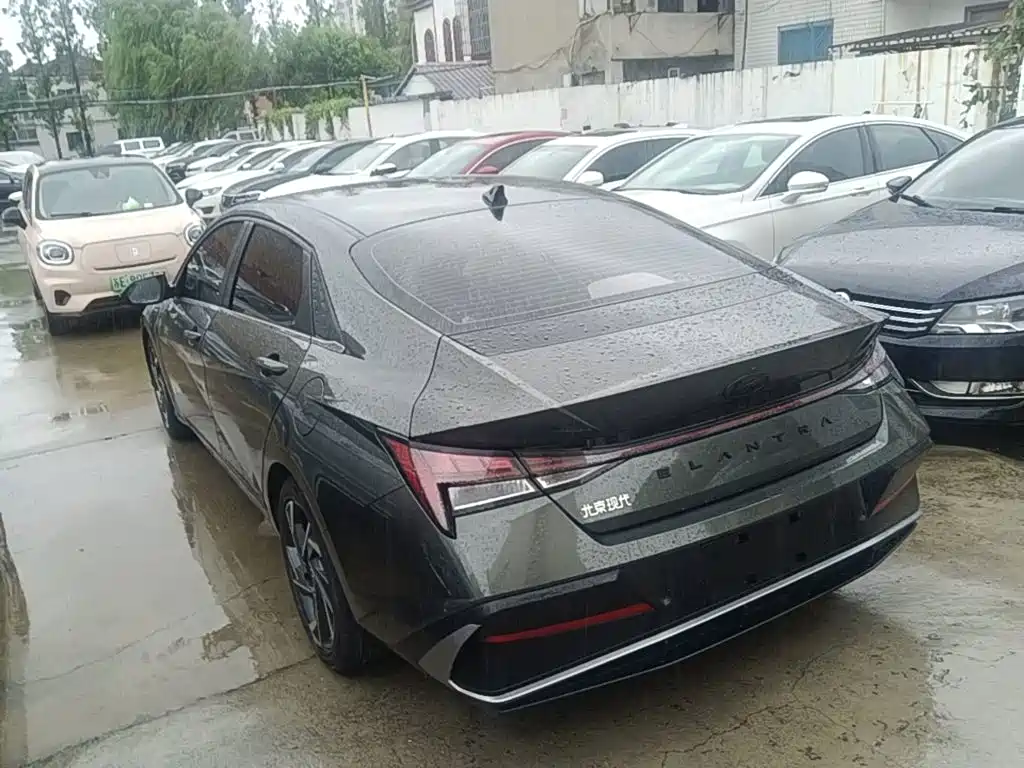 Hyundai Elantra 2023