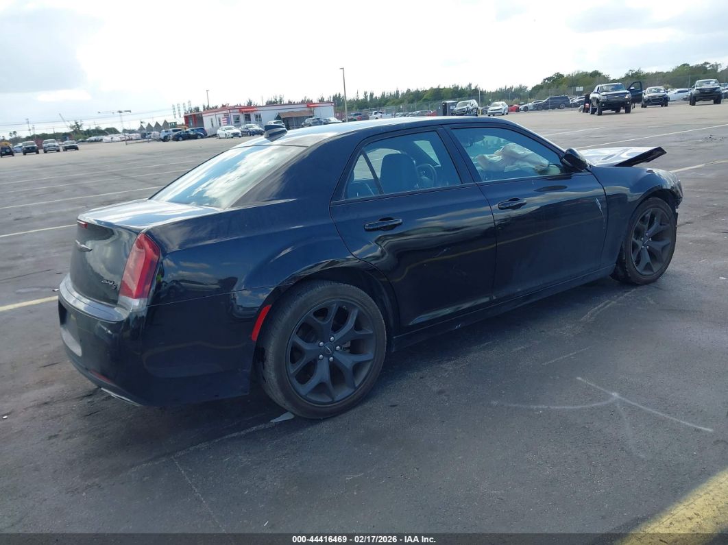 Chrysler 300 2023