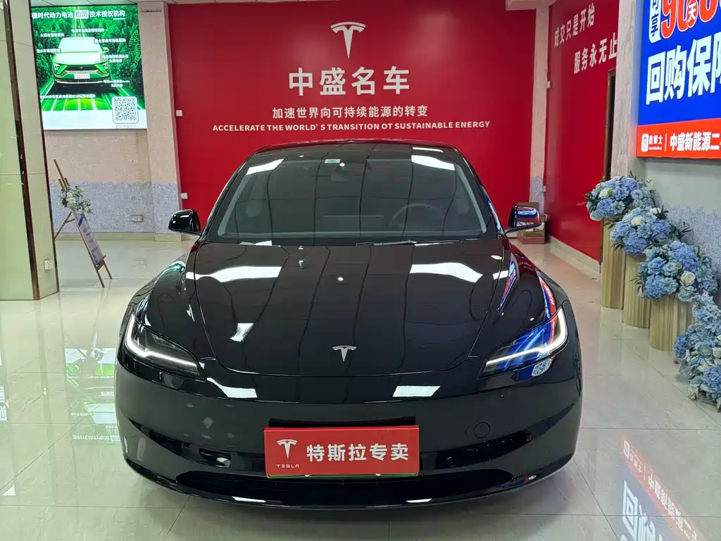 Tesla Model 3 2024