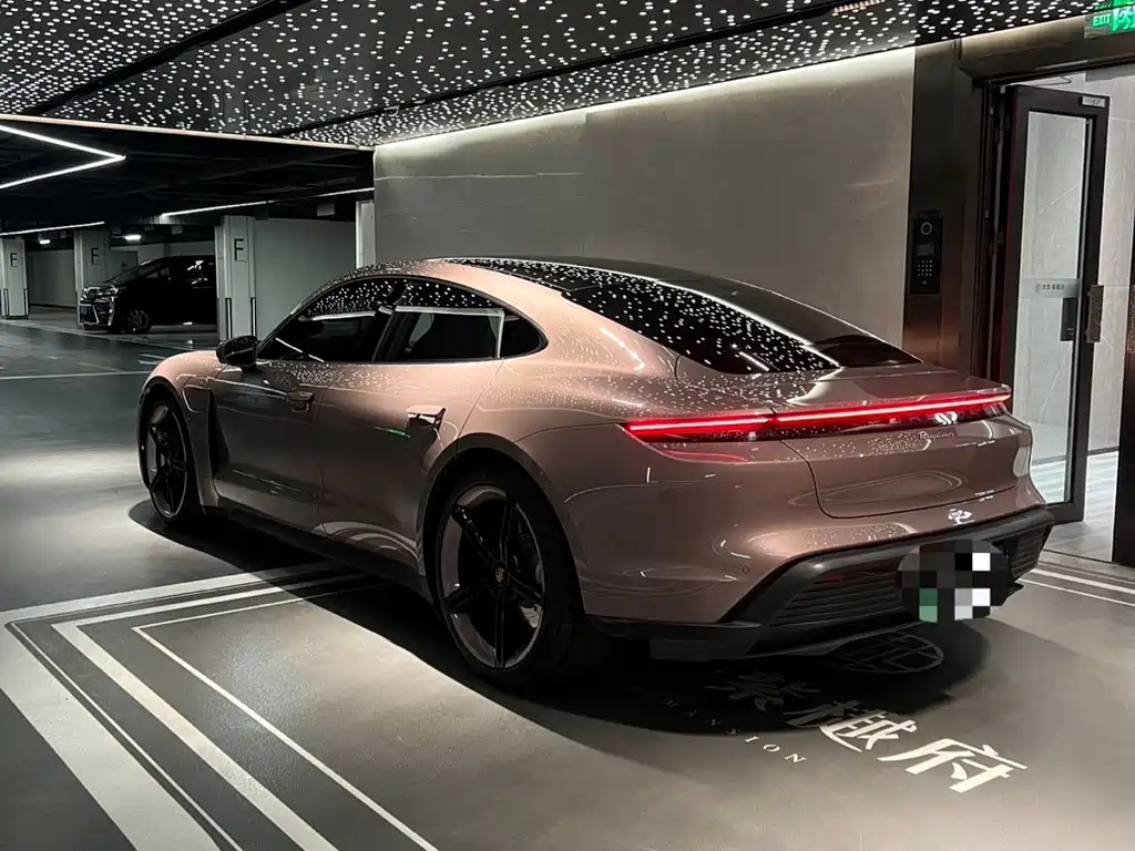 Porsche Taycan 2023