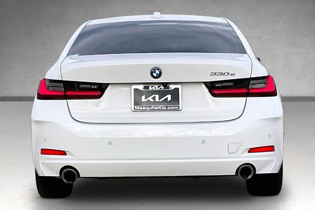BMW 330 2023