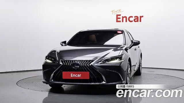 Lexus ES 2022