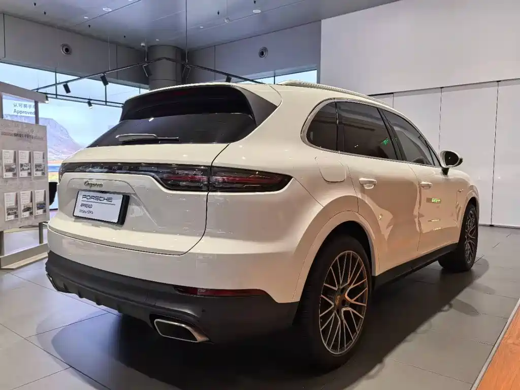 Porsche Cayenne 2021