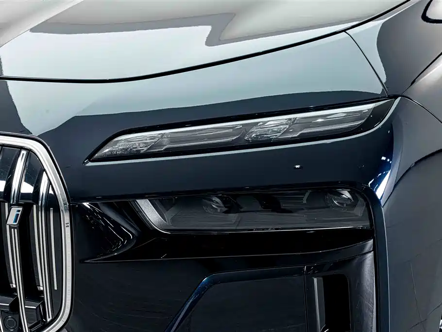 BMW i7 2025