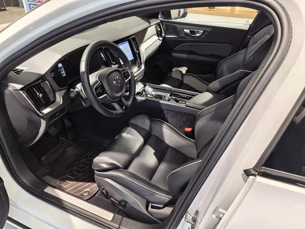 Volvo S60 2024