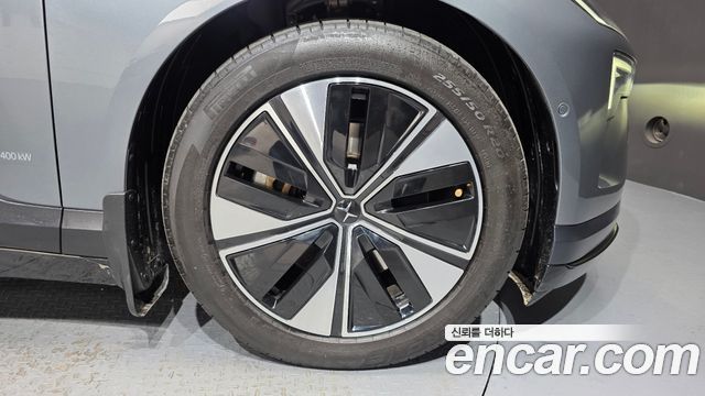 Polestar 4 2025
