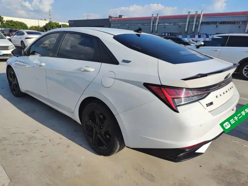 Hyundai Elantra 2022
