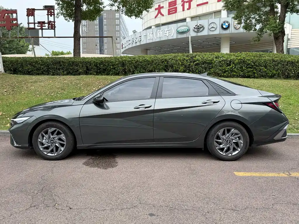 Hyundai Elantra 2024