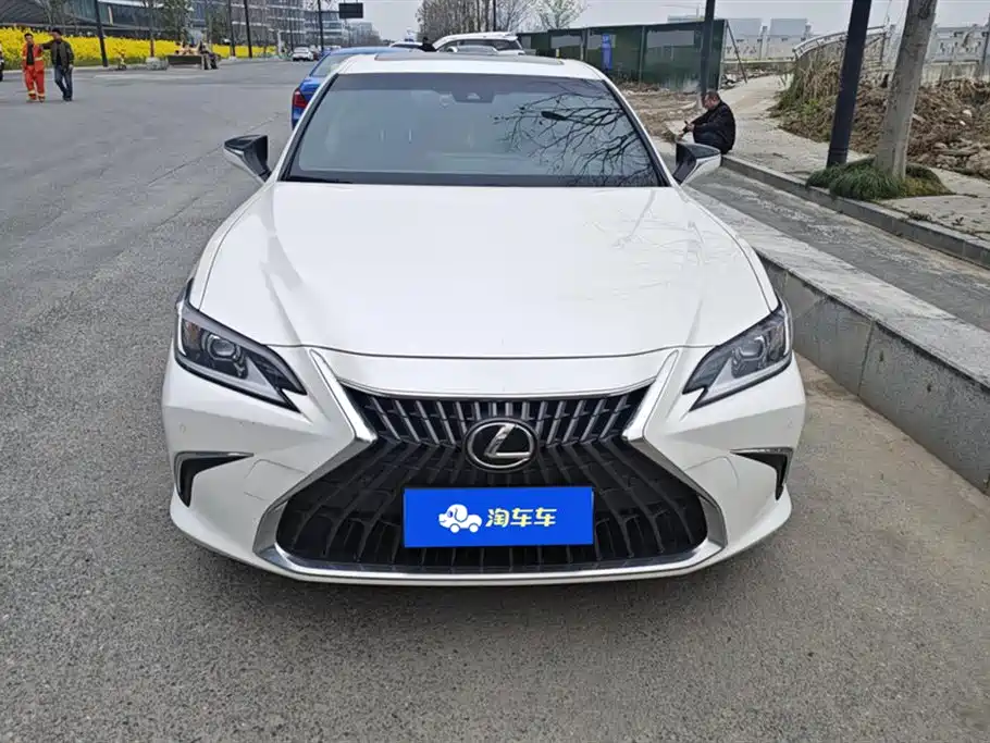 Lexus ES 2024