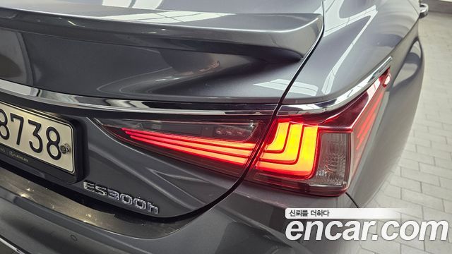 Lexus ES 2021