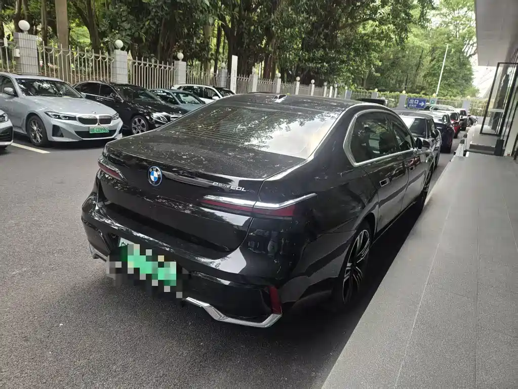 BMW i7 2024