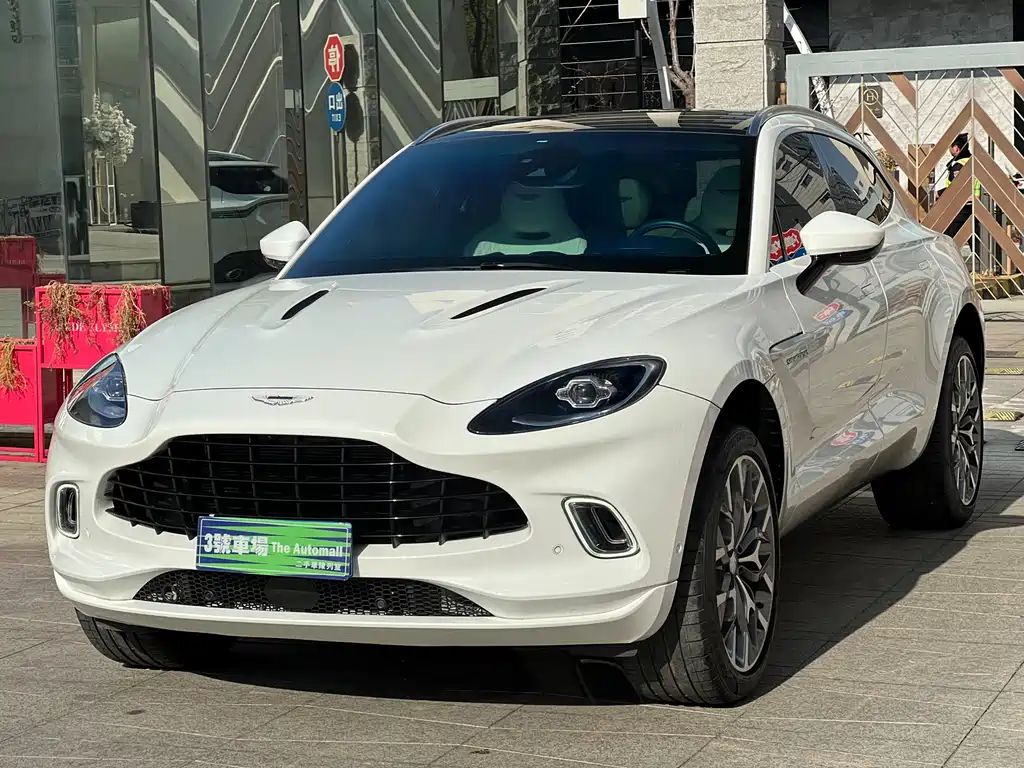 Aston Martin DBX 2023