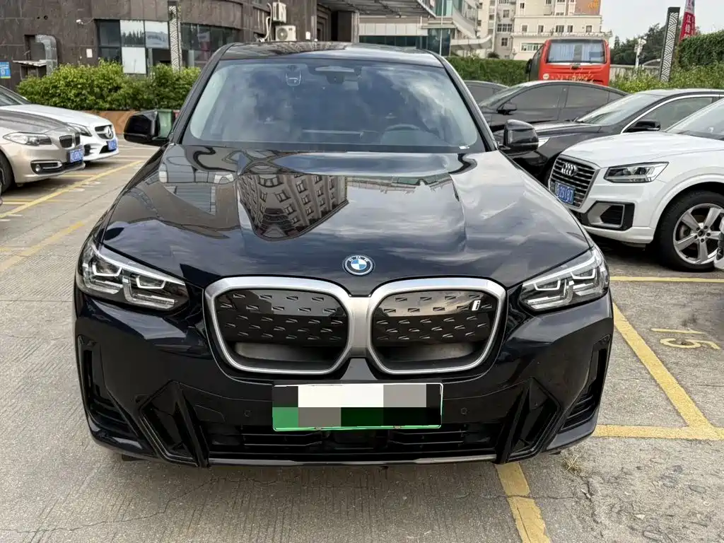 BMW iX3 2024