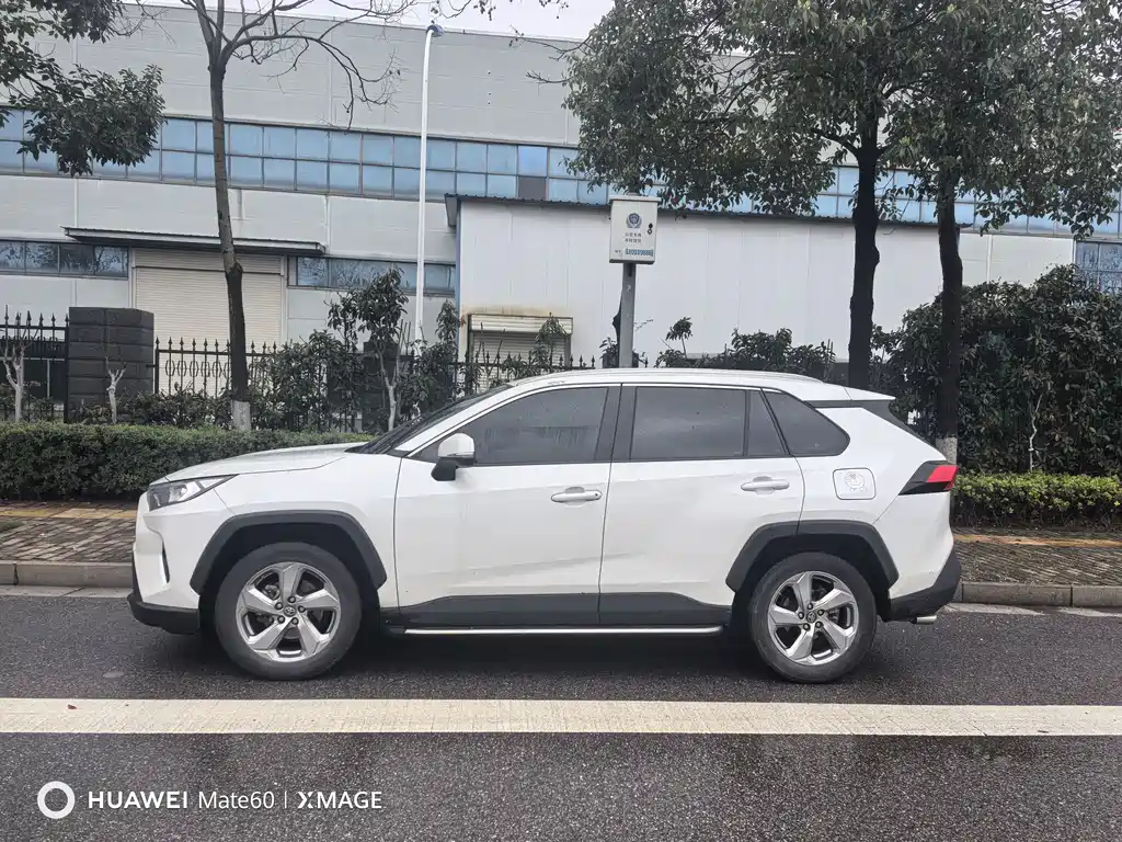 Toyota RAV4 2021