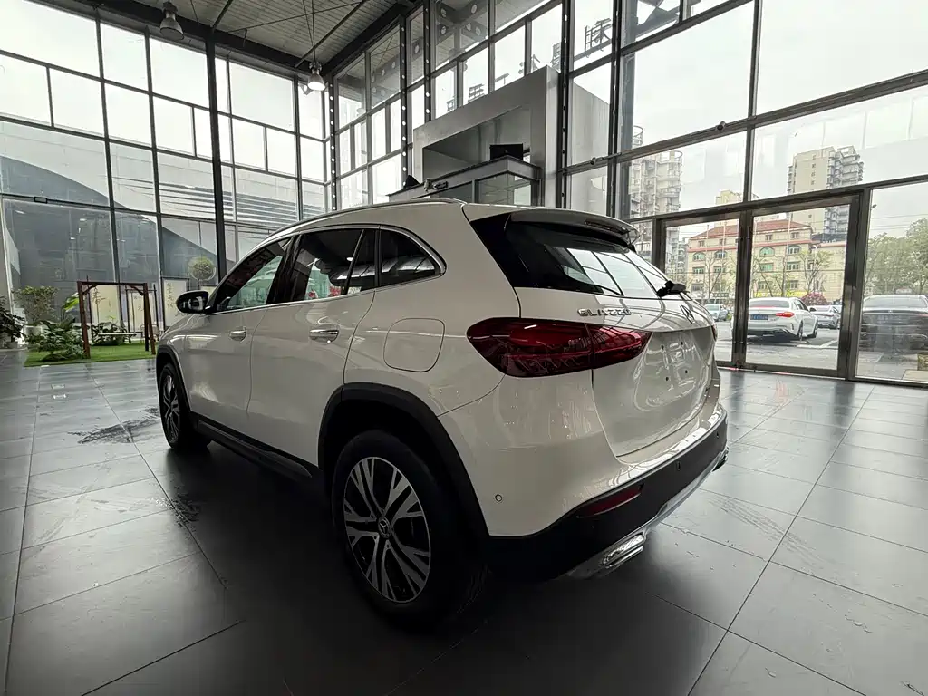 Mercedes-Benz GLA 2024