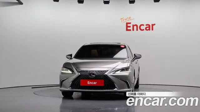 Lexus ES 2021