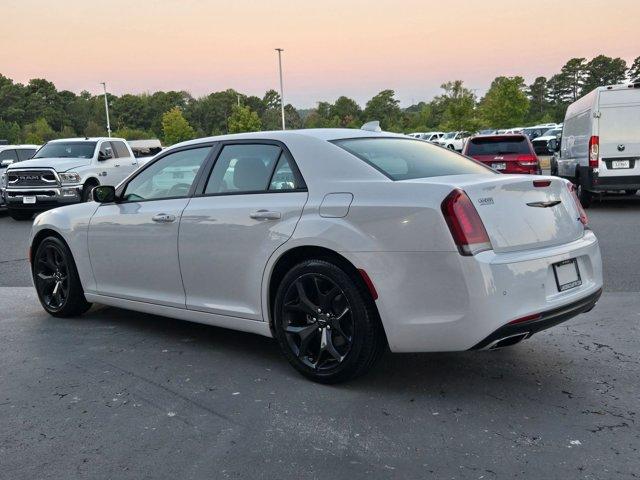Chrysler 300 2023