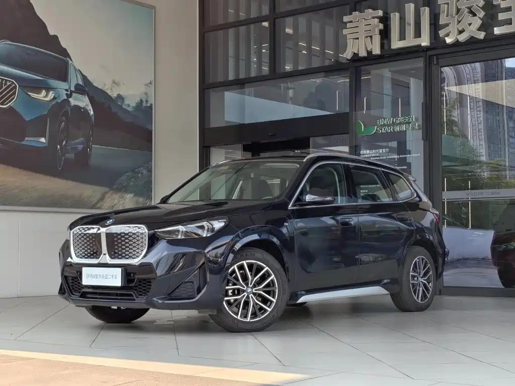BMW iX1 2025