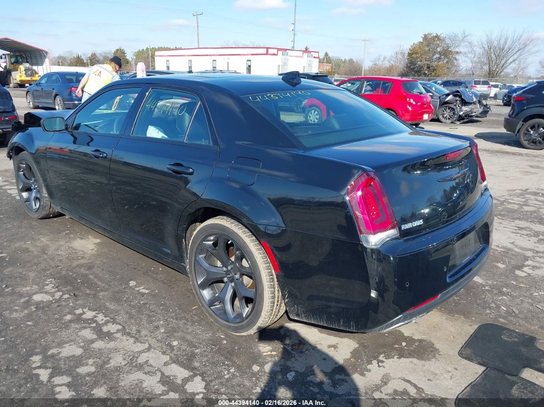 Chrysler 300 2023