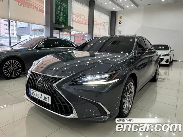 Lexus ES 2024