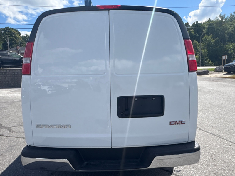 GMC Savana 2024