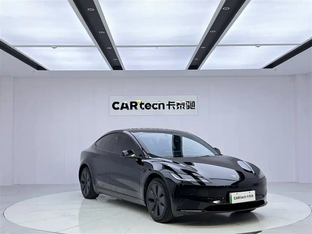 Tesla Model 3 2024