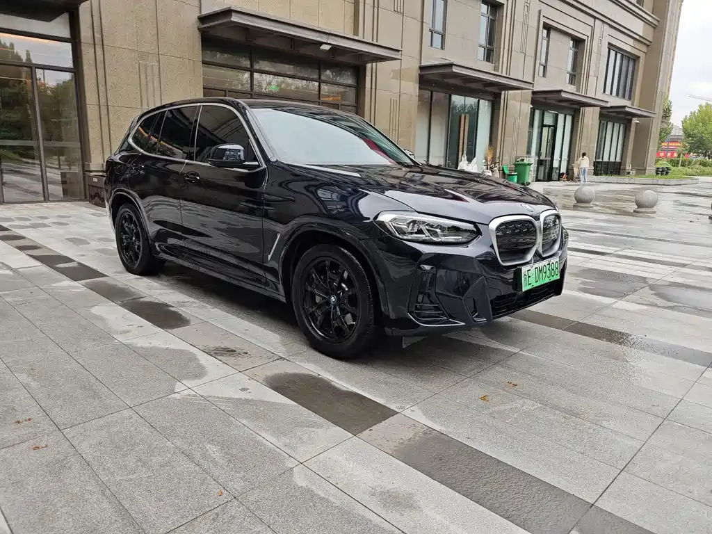 BMW iX3 2023