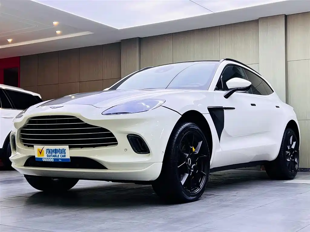 Aston Martin DBX 2021