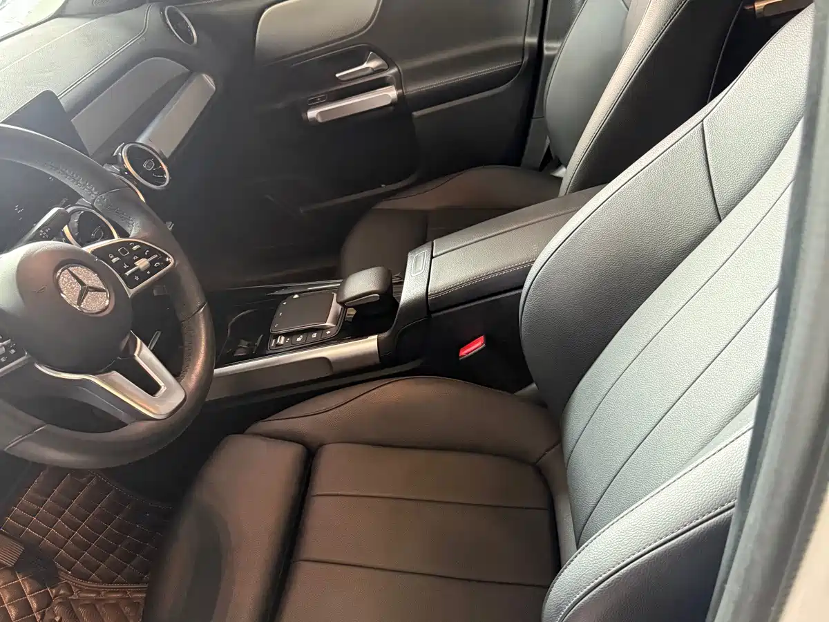 Mercedes-Benz GLB 2023