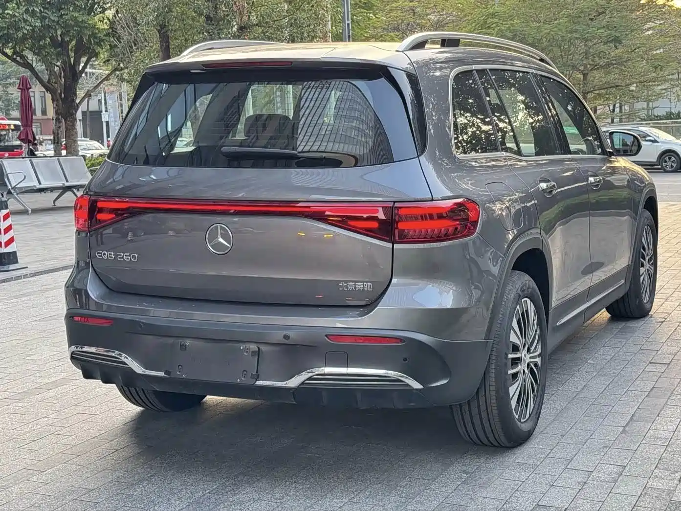 Mercedes-Benz EQB 2025