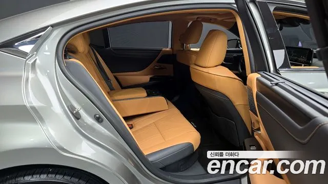 Lexus ES 2024