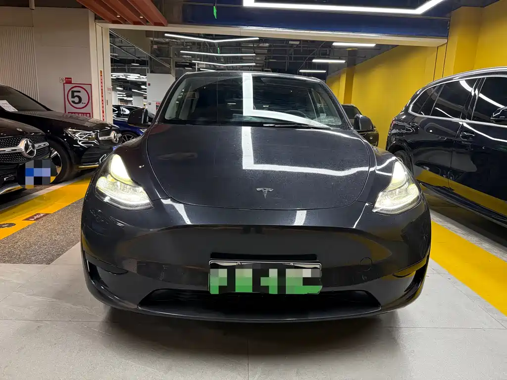 Tesla Model Y 2024