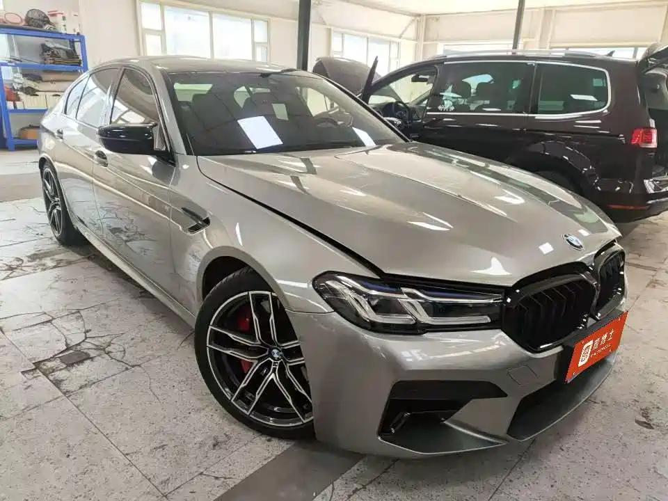 BMW M5 2022