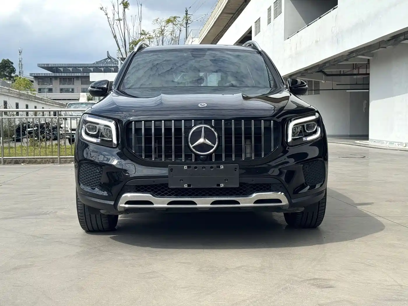 Mercedes-Benz GLB 2023