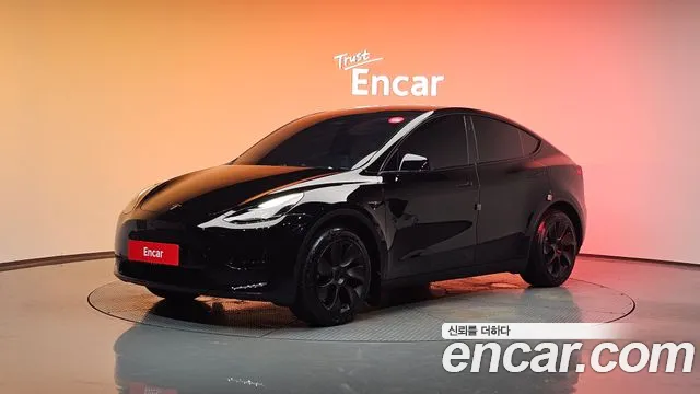 Tesla Model Y 2024