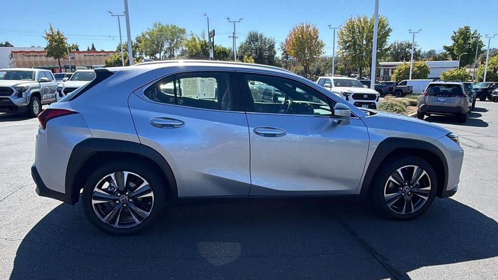 Lexus UX 2023