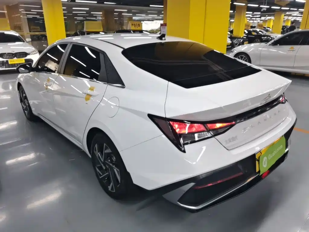 Hyundai Elantra 2025
