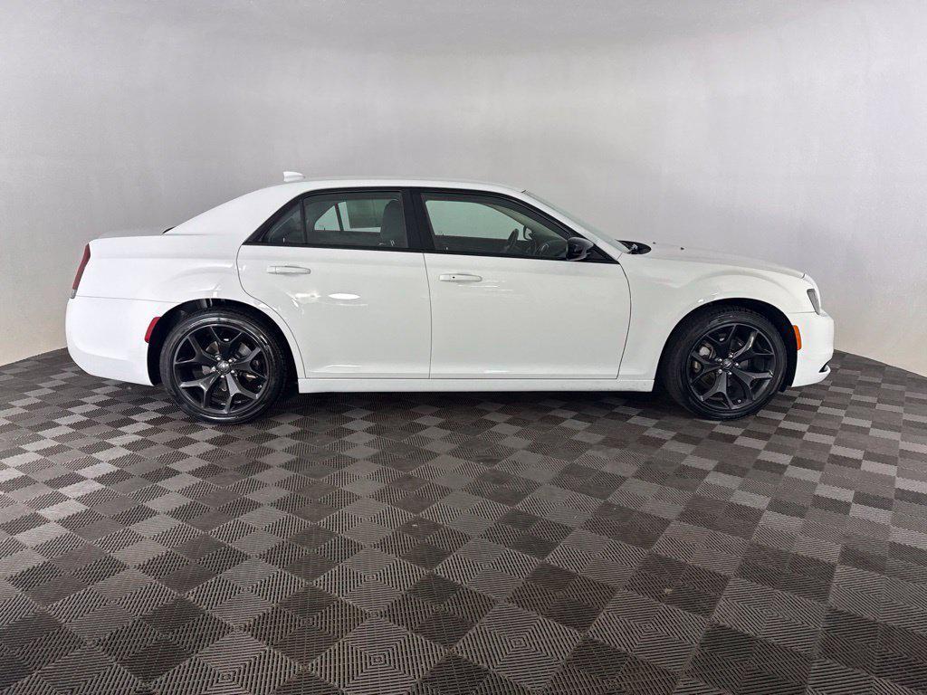 Chrysler 300 2022