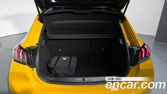 Peugeot 208 2021